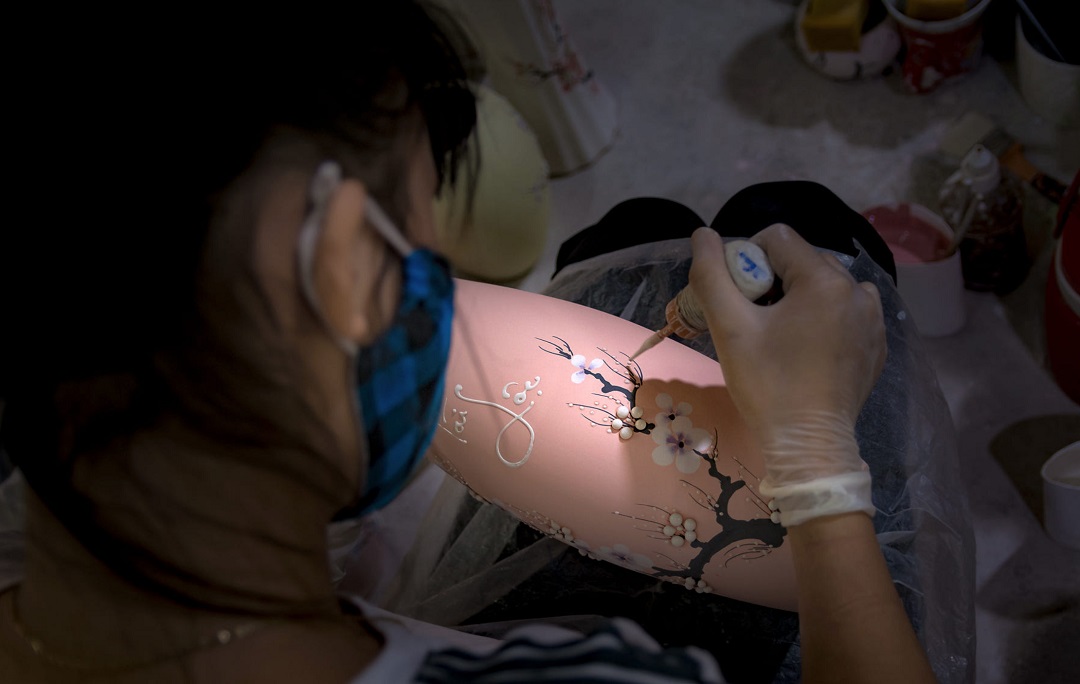 Bat Trang Pottery Village Scooter Tour3