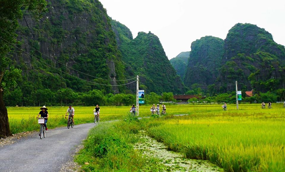 Hoa Lu – Tam Coc Boating –  Cycling (Ninh Binh)4