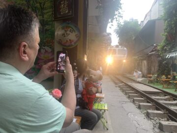 Hanoi City Tour with Incense Village & Train Street