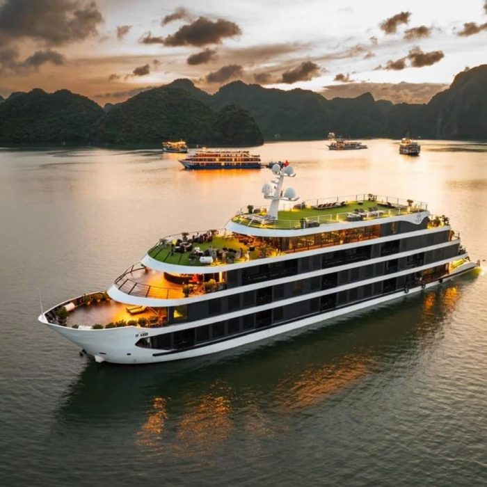 Discover Vietnam from Central to North in 14 Days7