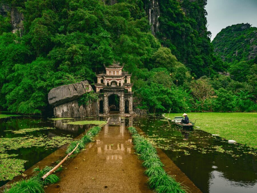 Hoa Lu – Tam Coc Boating