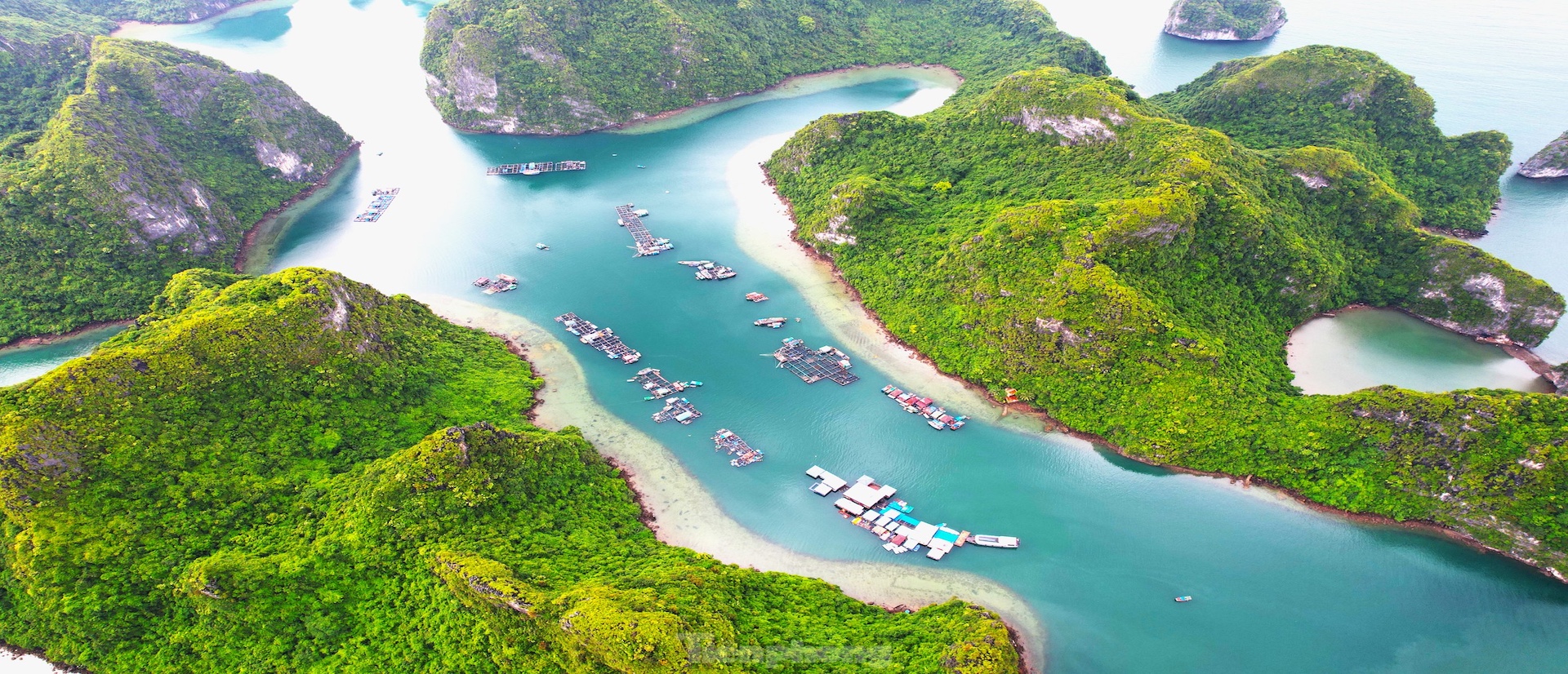 Banner 2 – Halong